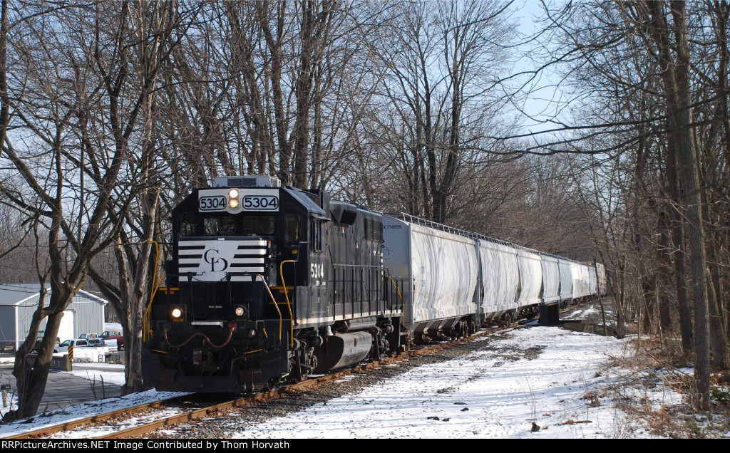 DDRV's RP-1 is approaching the Warren Street grade crossing